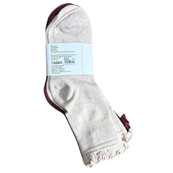 NEW Maurices 2 Pack Tan and Red Short Crew Socks - Picture 3 of 3